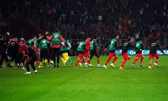 A Milli Futbol Takımı 5. kez Avrupa Şampiyonası'nda A Milli Futbol Takımı 5. kez Avrupa Şampiyonası'nda