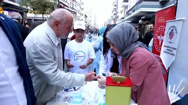 'Aileni Diyabetten Koru' farkındalık yürüyüşü 'Aileni Diyabetten Koru' farkındalık yürüyüşü