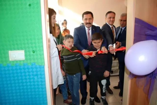 Ardahan'da özel eğitimli öğrenciler için eğitim verecek otizmli sınıfları ve spor salonu açıldı Ardahan'da özel eğitimli öğrenciler için eğitim verecek otizmli sınıfları ve spor salonu açıldı