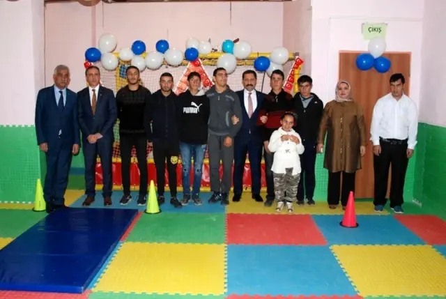 Ardahan'da özel eğitimli öğrenciler için eğitim verecek otizmli sınıfları ve spor salonu açıldı Ardahan'da özel eğitimli öğrenciler için eğitim verecek otizmli sınıfları ve spor salonu açıldı