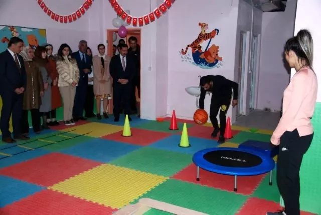 Ardahan'da özel eğitimli öğrenciler için eğitim verecek otizmli sınıfları ve spor salonu açıldı Ardahan'da özel eğitimli öğrenciler için eğitim verecek otizmli sınıfları ve spor salonu açıldı