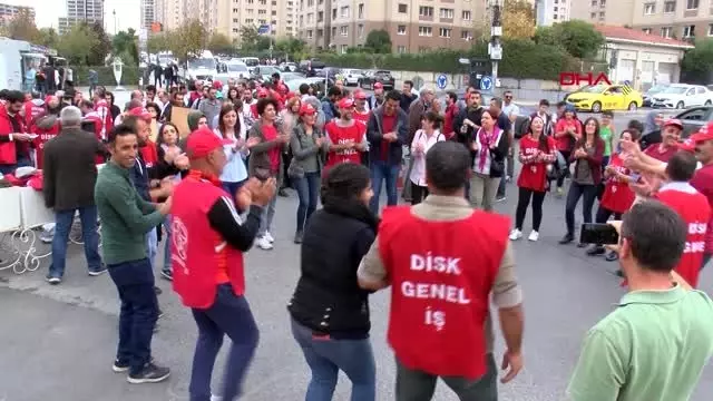 Ataşehir belediyesi önündeişten atılanlar geri alınsın eylemi Ataşehir belediyesi önündeişten atılanlar geri alınsın eylemi