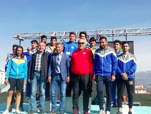 Atatürk'e Saygı Gençlik Yol Koşusunda ADÜ'den büyük başarı