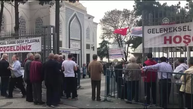 Bağcılar'da 'Türbe Dede Pilavı' etkinliği yapıldı Bağcılar'da 'Türbe Dede Pilavı' etkinliği yapıldı