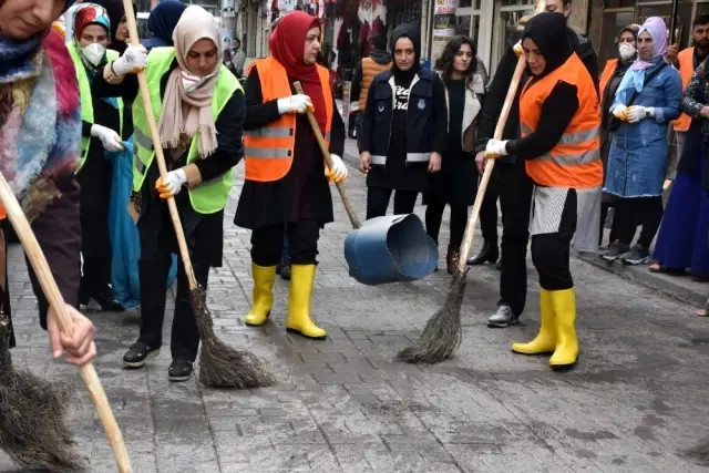 Bağlar sokaklarına kadın eli değdi Bağlar sokaklarına kadın eli değdi