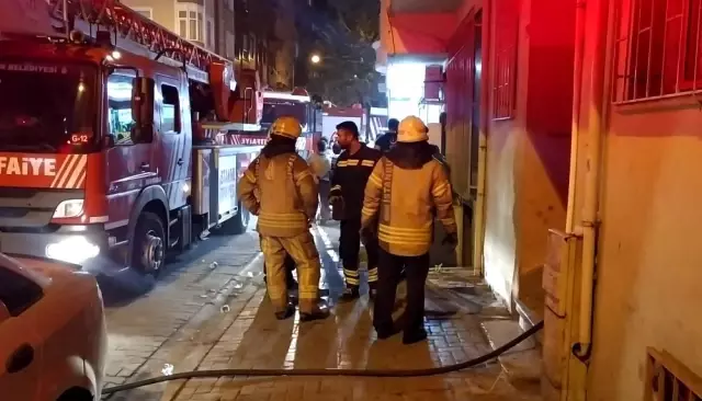 Bahçelievler'de korkutan yangın: 9 kişi dumandan etkilendi Bahçelievler'de korkutan yangın: 9 kişi dumandan etkilendi