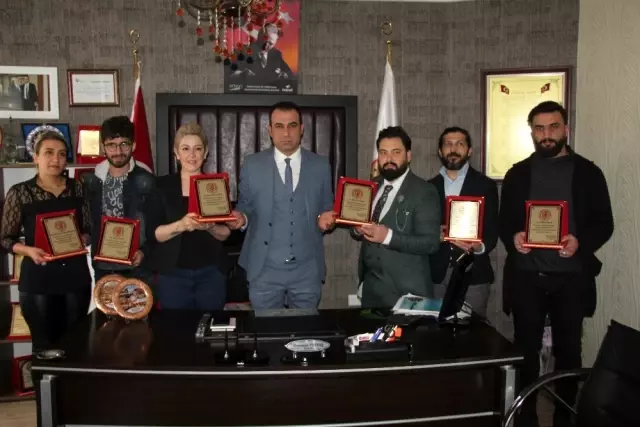 Başarılı kuaförlere plaket verildi Başarılı kuaförlere plaket verildi