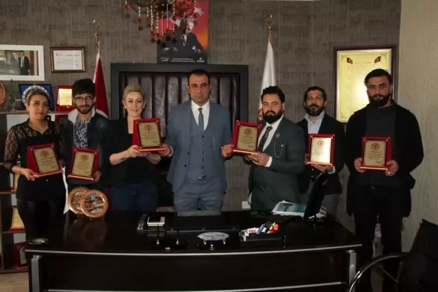 Başarılı kuaförlere plaket verildi Başarılı kuaförlere plaket verildi