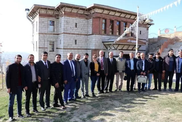 Başkan Akman, basın mensuplarıyla bir araya geldi Başkan Akman, basın mensuplarıyla bir araya geldi