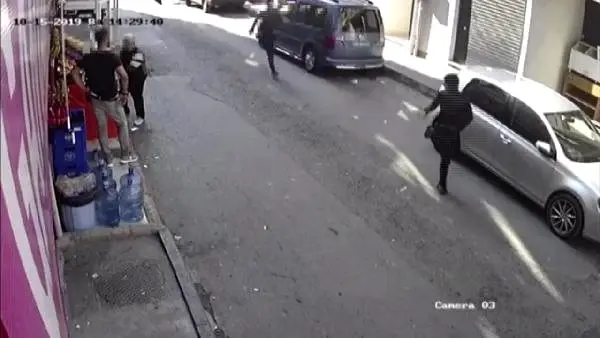 Beyoğlu'nda kapkaççıyı böyle kovaladı