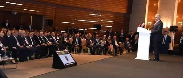 Binali Yıldırım, Ege Ekonomik Forum'a katıldı Binali Yıldırım, Ege Ekonomik Forum'a katıldı