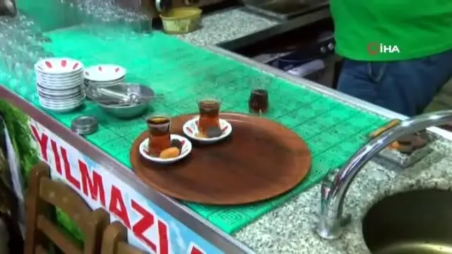 Çayın yanında şeker yerine kayısı Çayın yanında şeker yerine kayısı