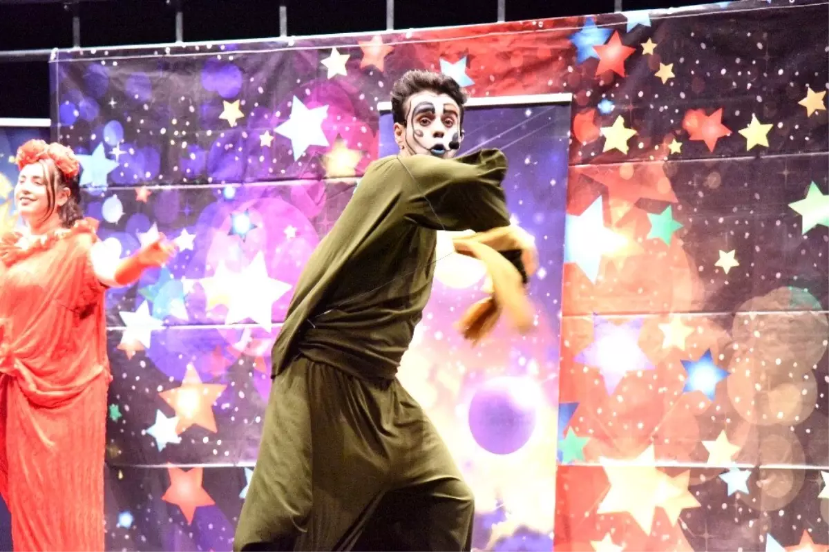 Çocukların tiyatro keyfi