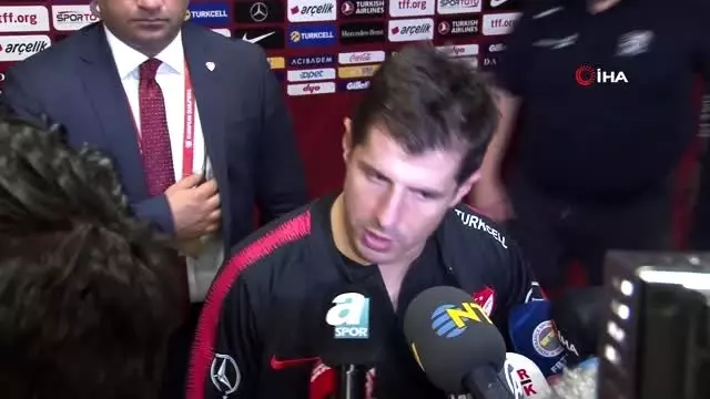Emre Belözoğlu: 'Bu takımın bir parçası olmak benim için büyük bir şeref' Emre Belözoğlu: 'Bu takımın bir parçası olmak benim için büyük bir şeref'