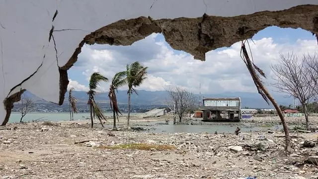Endonezya'da 7,1 büyüklüğündeki depremin ardından tsunami uyarısı