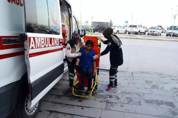 Evde çıkan yangında 2 kişi dumandan etkilendi Evde çıkan yangında 2 kişi dumandan etkilendi
