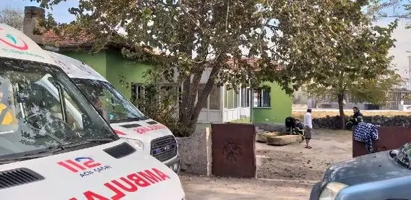 Evde çıkan yangında 2 kişi dumandan etkilendi Evde çıkan yangında 2 kişi dumandan etkilendi