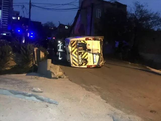 Eyüpsultan'da okul servisi devrildi: 7 yaralı