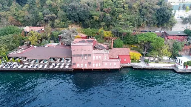Geminin çarptığı yalının son hali havadan görüntülendi Geminin çarptığı yalının son hali havadan görüntülendi
