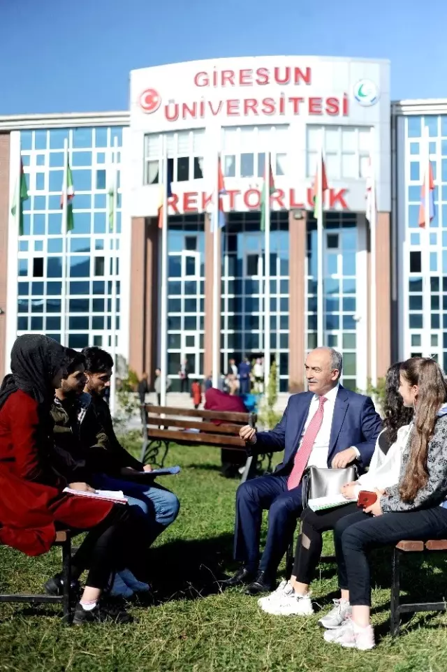 GRÜ Rektörü Prof. Dr. Yılmaz Can, basın mensupları ile bir araya geldi GRÜ Rektörü Prof. Dr. Yılmaz Can, basın mensupları ile bir araya geldi