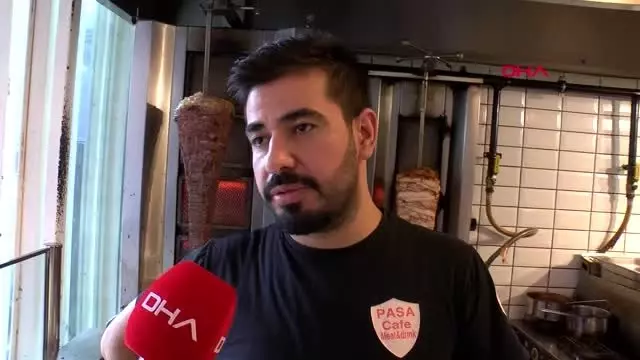 İngiliz eski istihbarat subayının ölü bulunduğu sokakta bekleyen mendilci kayıp İngiliz eski istihbarat subayının ölü bulunduğu sokakta bekleyen mendilci kayıp