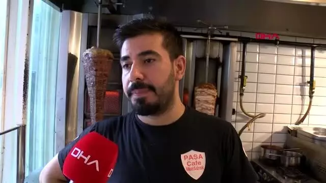 İngiliz eski istihbarat subayının ölü bulunduğu sokakta bekleyen mendilci kayıp İngiliz eski istihbarat subayının ölü bulunduğu sokakta bekleyen mendilci kayıp