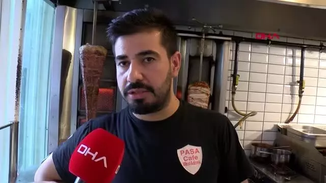 İngiliz eski istihbarat subayının ölü bulunduğu sokakta bekleyen mendilci kayıp İngiliz eski istihbarat subayının ölü bulunduğu sokakta bekleyen mendilci kayıp