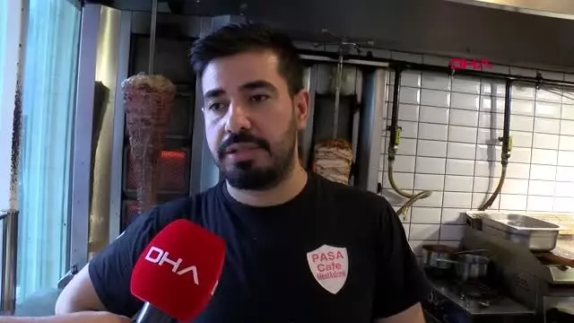 İngiliz eski istihbarat subayının ölü bulunduğu sokakta bekleyen mendilci kayıp İngiliz eski istihbarat subayının ölü bulunduğu sokakta bekleyen mendilci kayıp