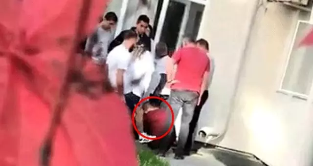 İnsanlıktan utandıran görüntüler! Zihinsel engelli öğrenci, öğretmeni tarafından darp edildi İnsanlıktan utandıran görüntüler! Zihinsel engelli öğrenci, öğretmeni tarafından darp edildi