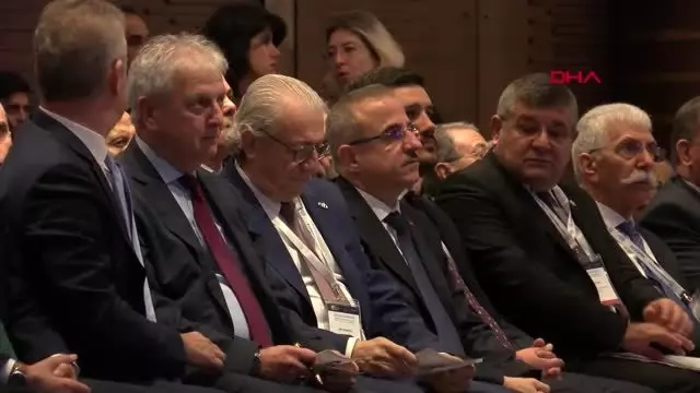 İzmir binali yıldırım, ege ekonomik forum'a katıldı İzmir binali yıldırım, ege ekonomik forum'a katıldı