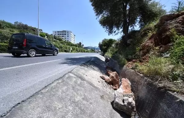 Josef Sural'ın öldüğü kazada bilirkişi raporu şoförü asli kusurlu buldu Josef Sural'ın öldüğü kazada bilirkişi raporu şoförü asli kusurlu buldu