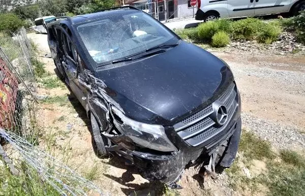 Josef Sural'ın öldüğü kazada bilirkişi raporu şoförü asli kusurlu buldu Josef Sural'ın öldüğü kazada bilirkişi raporu şoförü asli kusurlu buldu