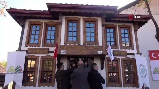 Kastamonu'da kanyon ve şelaleleri 80 bin kişi ziyaret etti Kastamonu'da kanyon ve şelaleleri 80 bin kişi ziyaret etti