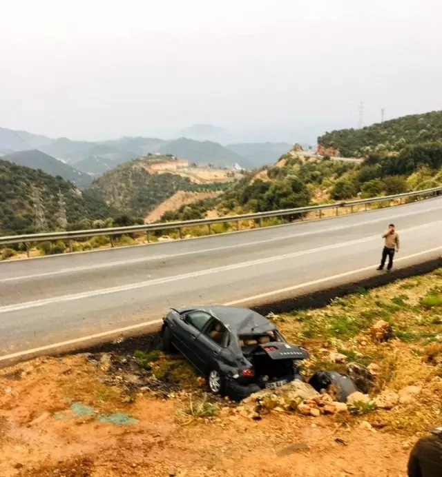 Kaygan yolda otomobil takla attı: 1 yaralı Kaygan yolda otomobil takla attı: 1 yaralı