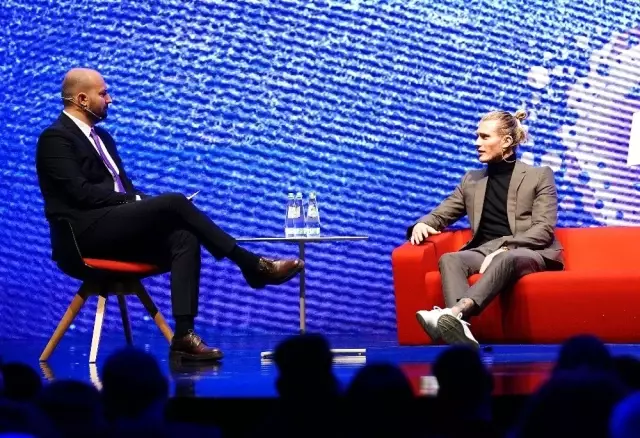 Loris Karius: 'Türkiye'de en beğendiğim futbolcu Burak Yılmaz' Loris Karius: 'Türkiye'de en beğendiğim futbolcu Burak Yılmaz'