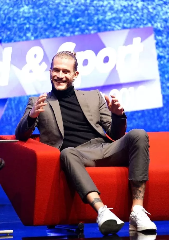 Loris Karius: 'Türkiye'de en beğendiğim futbolcu Burak Yılmaz' Loris Karius: 'Türkiye'de en beğendiğim futbolcu Burak Yılmaz'