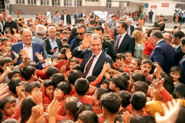 Mersin Büyükşehir Belediyesi okullarda süt dağıtımına başladı Mersin Büyükşehir Belediyesi okullarda süt dağıtımına başladı
