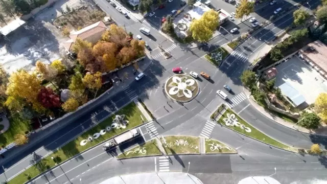 Mevsim çiçekleri Nevşehir'i süslüyor