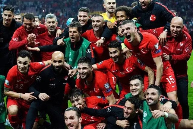 Millilerde maç sonu büyük sevinç Millilerde maç sonu büyük sevinç
