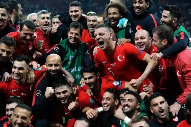 Millilerde maç sonu büyük sevinç Millilerde maç sonu büyük sevinç