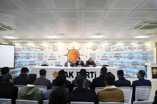 Nizip Belediye Başkanı Sarı gençlerle buluştu Nizip Belediye Başkanı Sarı gençlerle buluştu