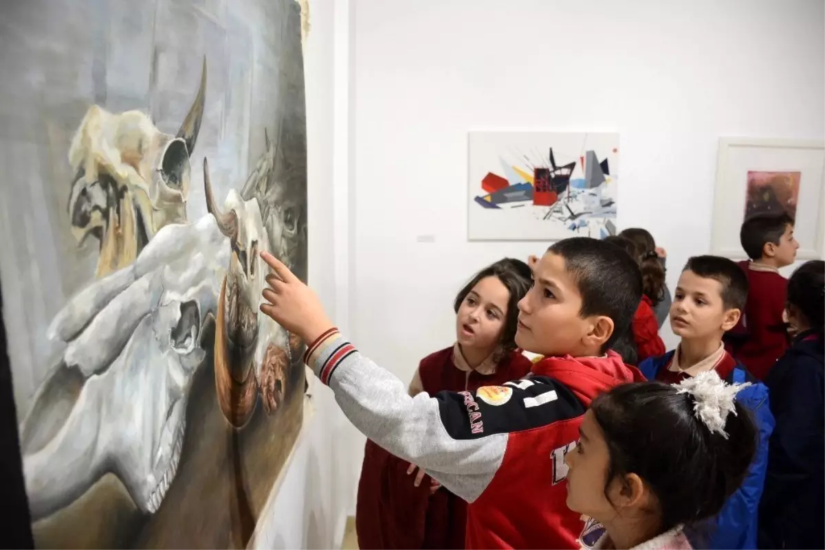 Öğrenciler Cumhuriyet sergisini gezdi