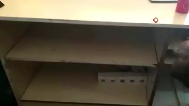 Polisten çekiç ve tornavida ile operasyon