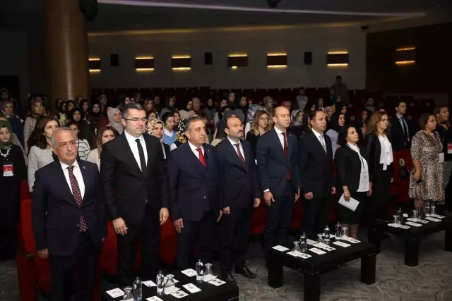 Sağlık çalışanları Atatürk Üniversitesi'nde buluştu Sağlık çalışanları Atatürk Üniversitesi'nde buluştu