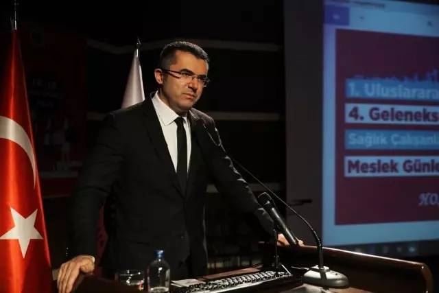 Sağlık çalışanları Atatürk Üniversitesi'nde buluştu Sağlık çalışanları Atatürk Üniversitesi'nde buluştu