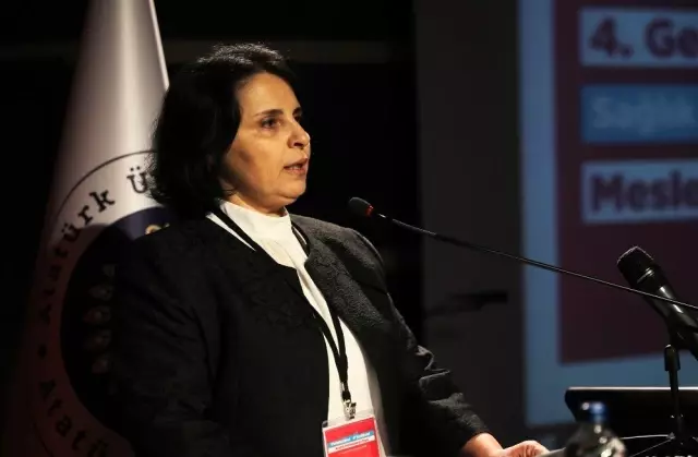 Sağlık çalışanları Atatürk Üniversitesi'nde buluştu Sağlık çalışanları Atatürk Üniversitesi'nde buluştu