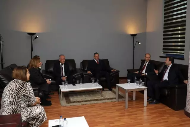 Sağlık çalışanları Atatürk Üniversitesi'nde buluştu Sağlık çalışanları Atatürk Üniversitesi'nde buluştu