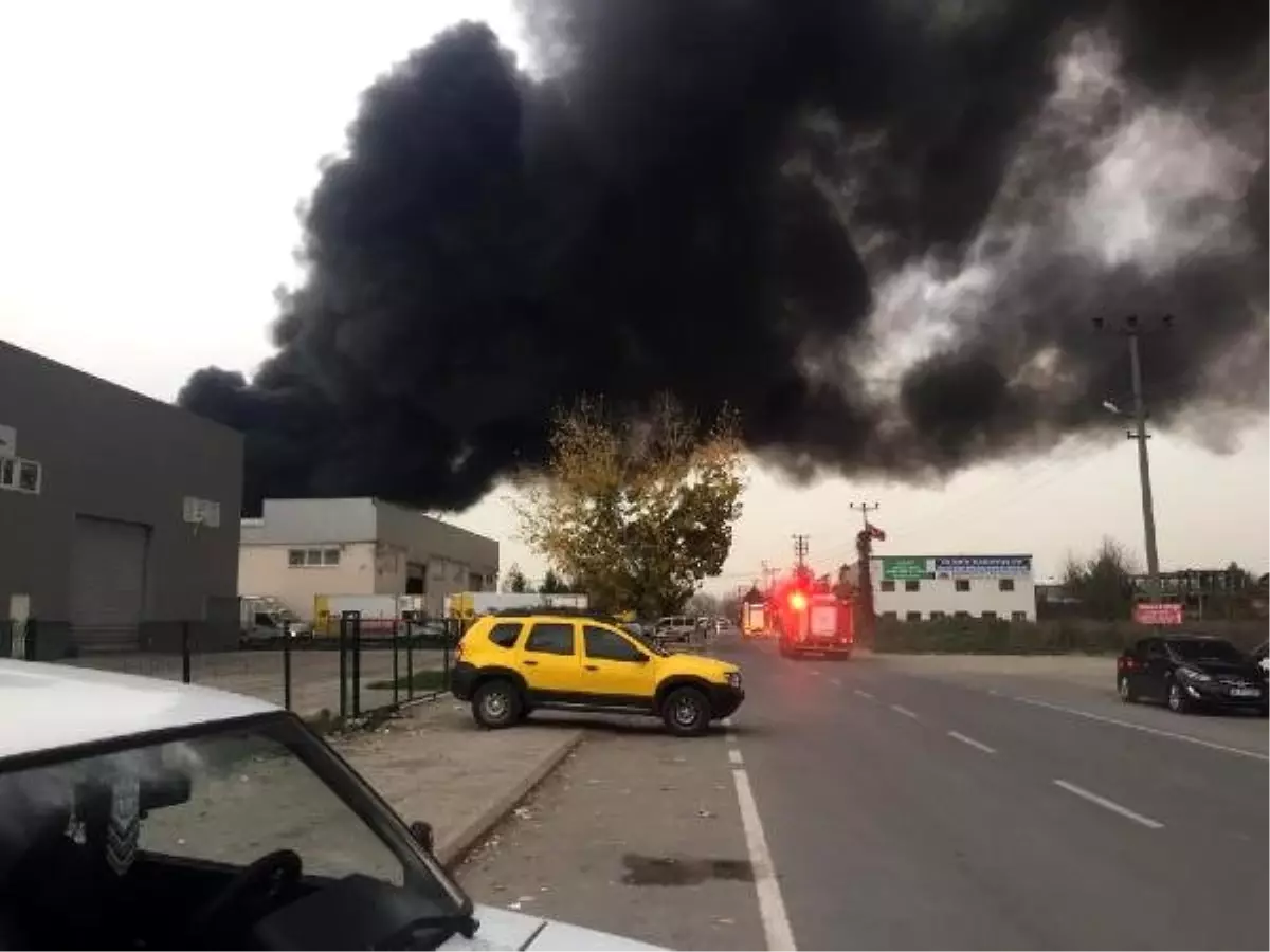 Sakarya'da, geri dönüşüm fabrikasında yangın (1)