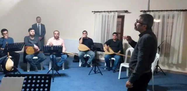 Şehzadeler Belediyesinden bağlama kursu Şehzadeler Belediyesinden bağlama kursu