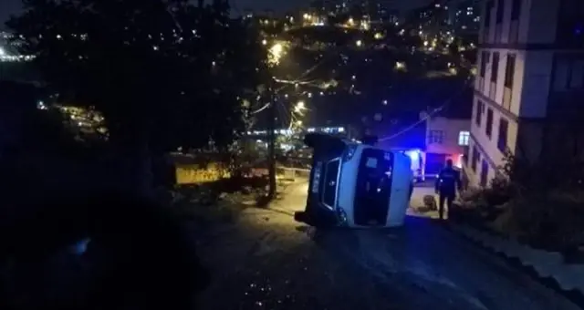 Eyüpsultan'da öğrenci servisi devrildi: 7 öğrenci yaralandı